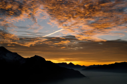 Vom Grimselgebiet über den Gauligletscher, Engelhörner, Rosenlauigletscher, Wellhorn, Wetterhornmassiv, Oltschihorn, Axalp, Brienzersee, Niesen- und Stockhornkette bis zum Brienzer Rothorn und Wilerhorn.